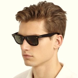 Wayfarer classic Ray-ban sunglasses.